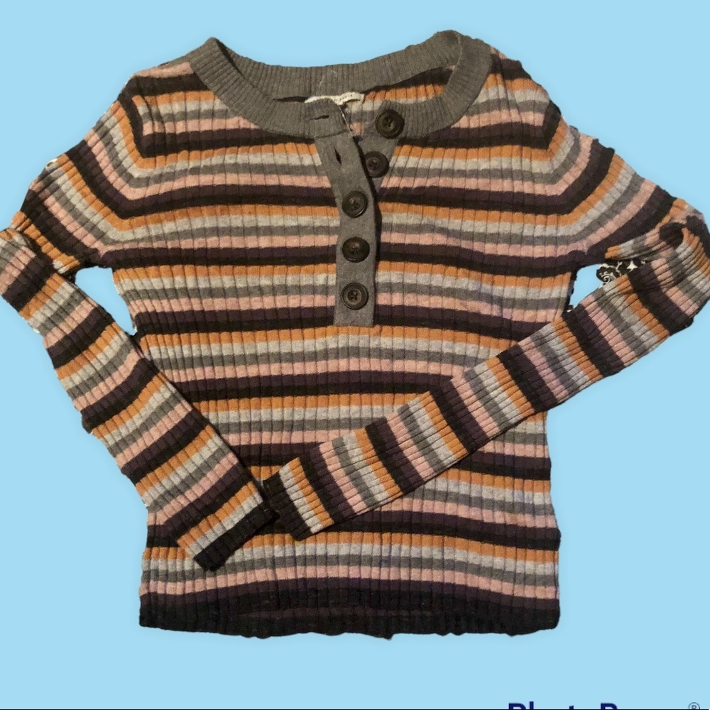 American Eagle S/P big button sweater really cute